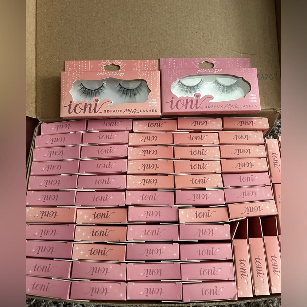 NIB ioni faux lashes